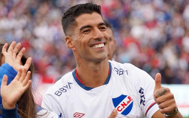 苏亚雷斯亮相乌拉圭民族 签至年底 月薪仅3万美元